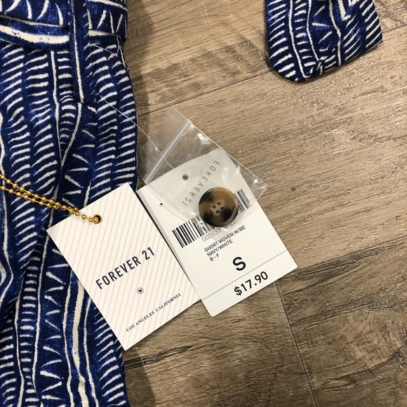 Forever 21 Loose Shorts W/ Belt - Picture 3 of 3